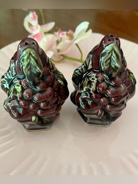 Vintage Mid-Century Modern Inarco Japan Embossed Grapes Salt & Pepper Shaker Set